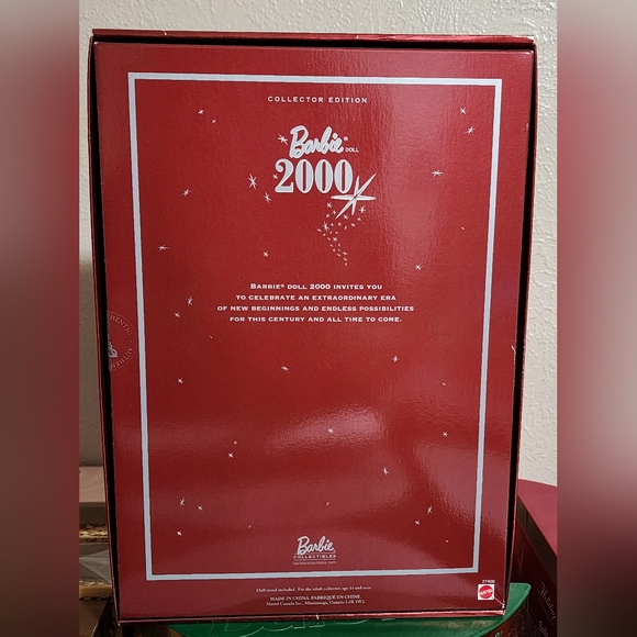 Barbie Doll 2000 Shiny Red Dress - Picture 4 of 5